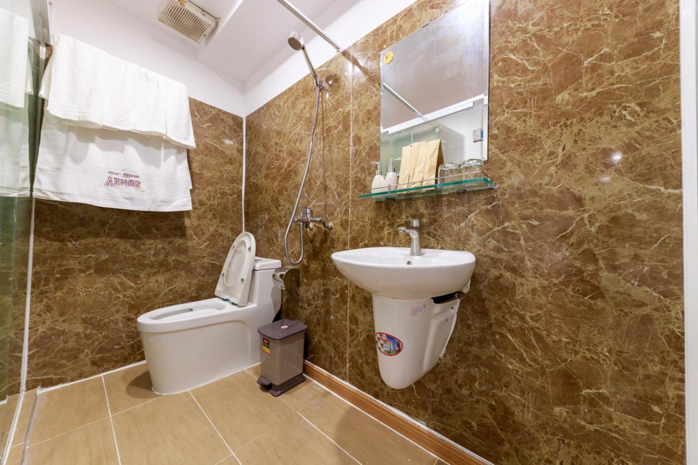 Venus Hotel & Massage - Bui Vien Walking Street โฮจิมินห์ซิตี้ ภายนอก รูปภาพ